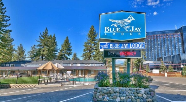 Blue Jay Lodge image 16