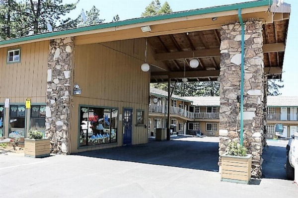 Blue Jay Lodge image 19